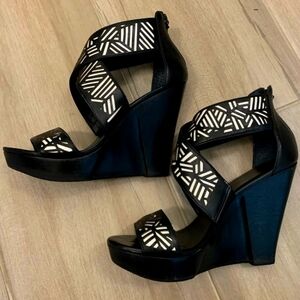 Platform wedge DVF